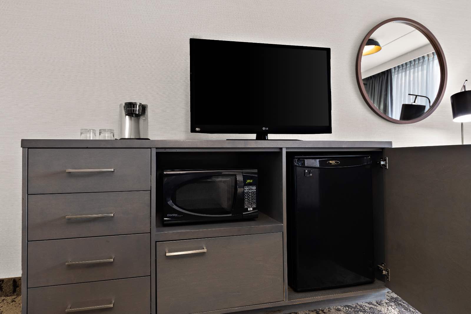 Best Western Parkway hotel room with TV, fridge and microwave