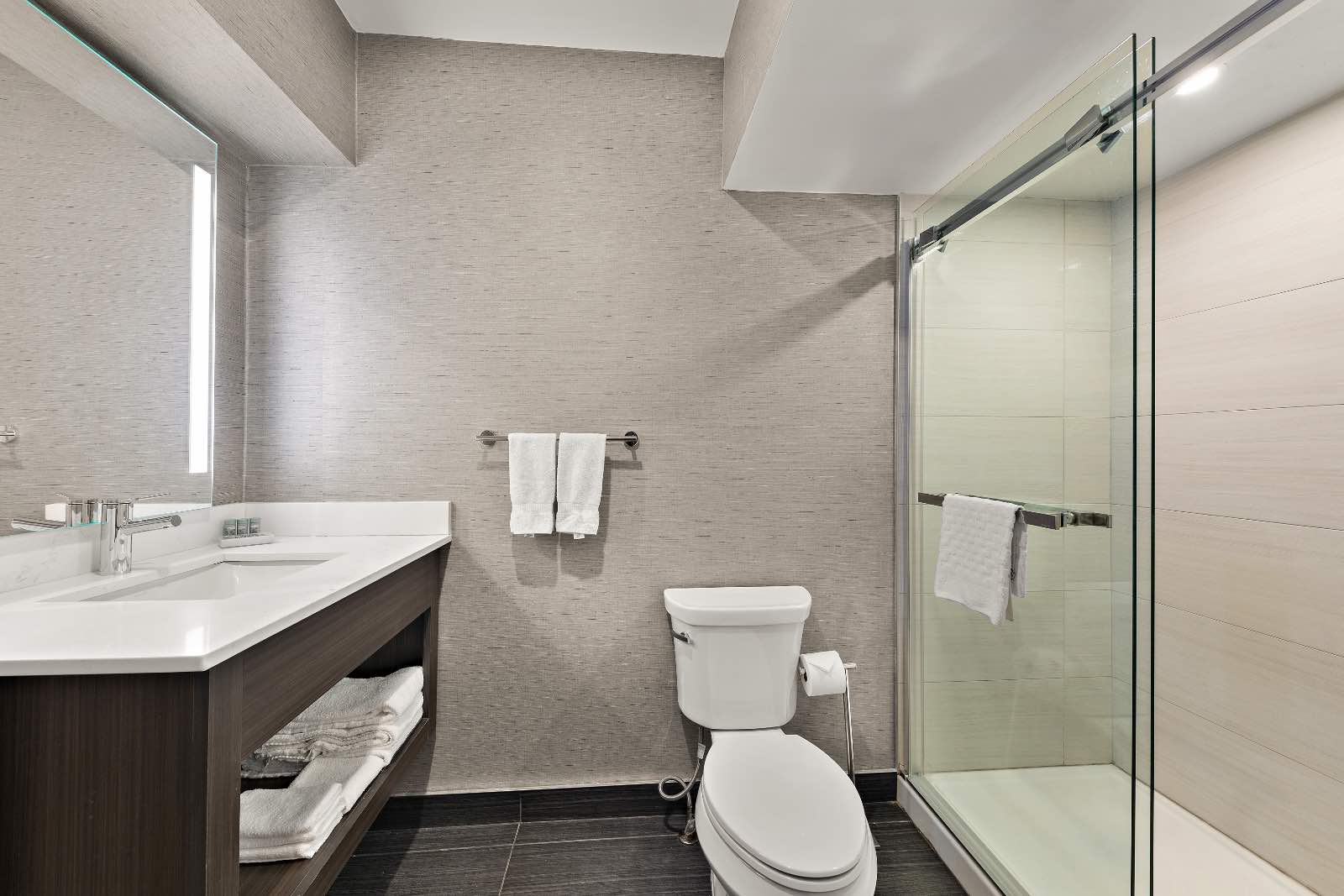 Best Western Parkway hotel room bathroom with shower, toilet and sink